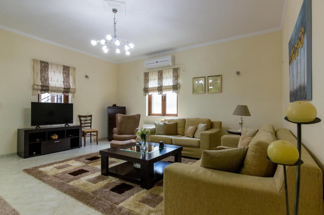 Апартаменты Katerina & Elia'S Family House Леонидион Экстерьер фото