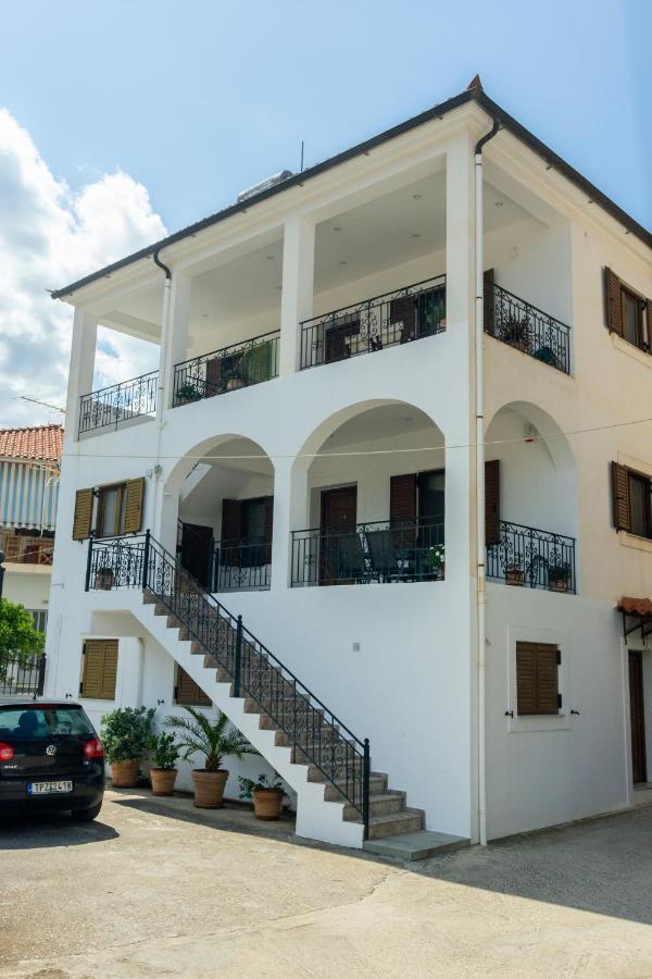 Апартаменты Katerina & Elia'S Family House Леонидион Экстерьер фото