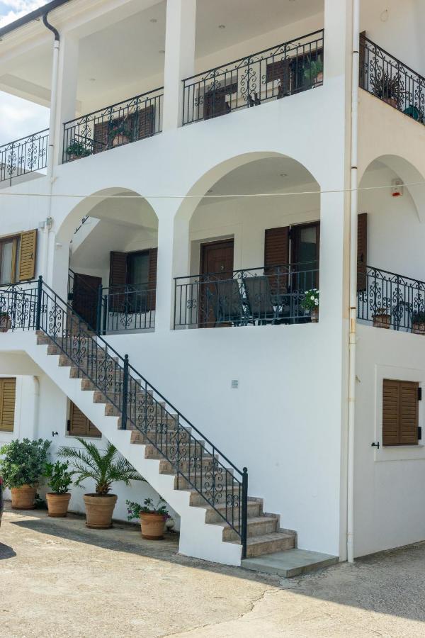 Апартаменты Katerina & Elia'S Family House Леонидион Экстерьер фото